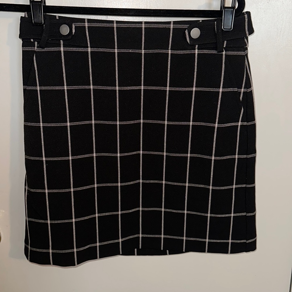 Black and white plaid Loft skirt